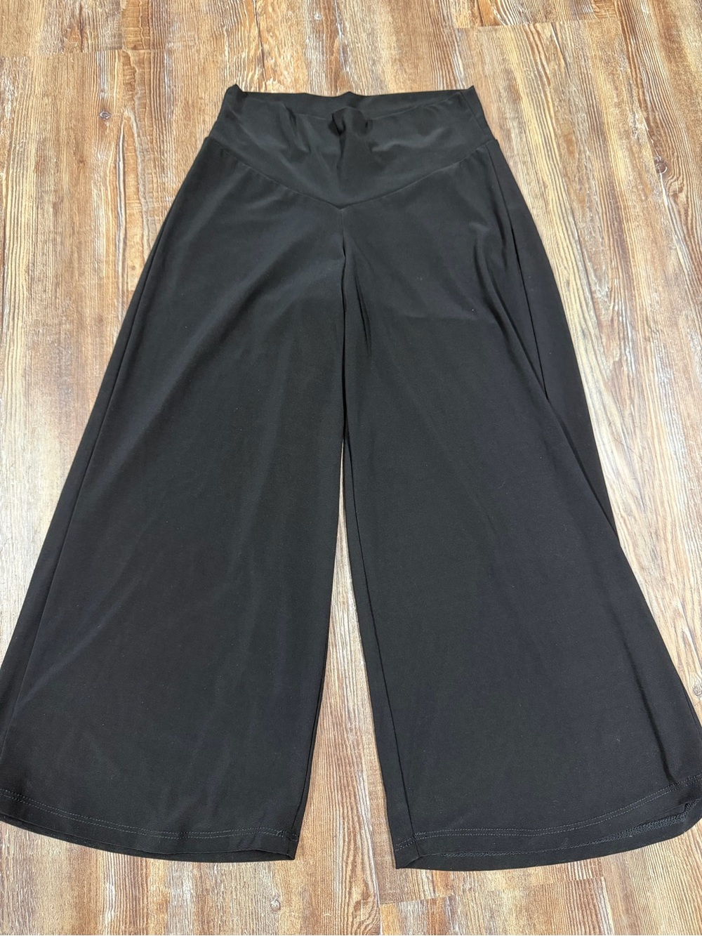 Vintage y2k One Fashion black wide leg gauchos
